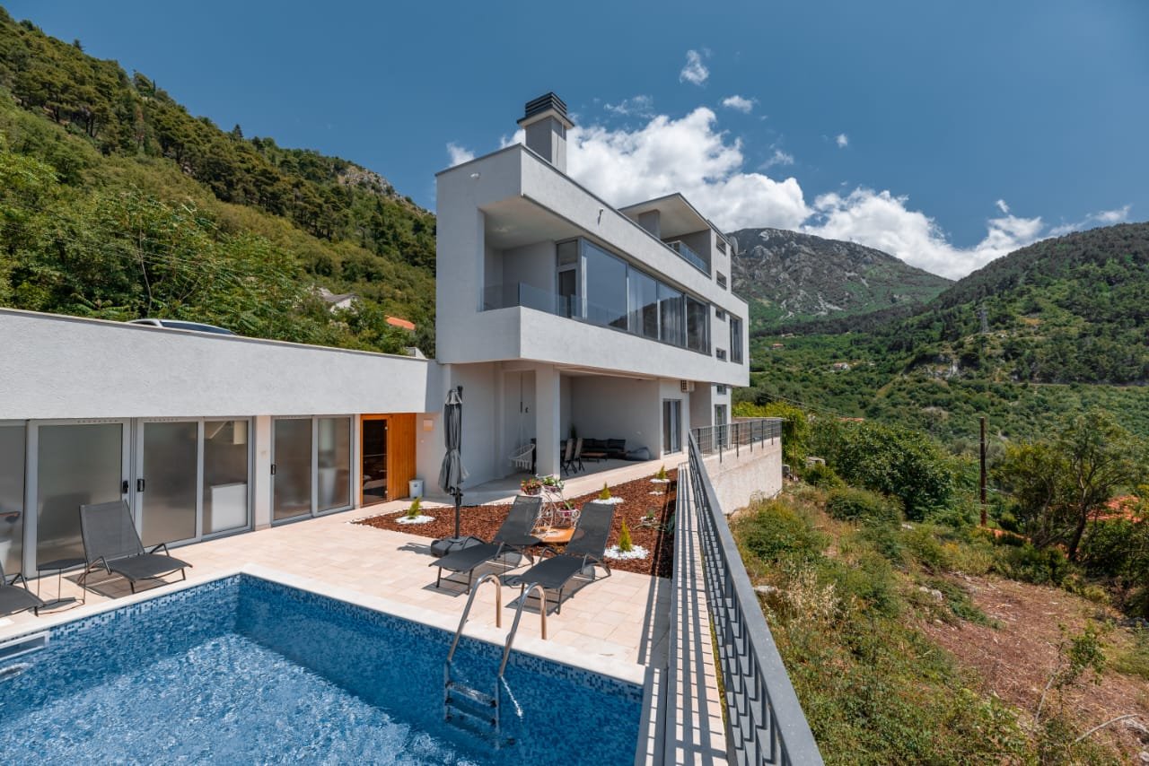 Privatna vila sa bazenom i saunom za odmor – Kavač, Kotor
