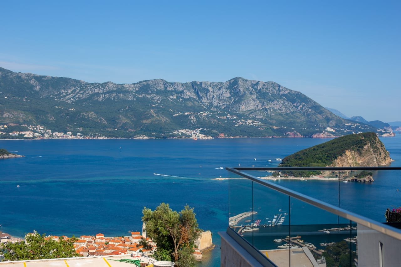 Izdavanje luksuzne vile – Komoševina, Budva