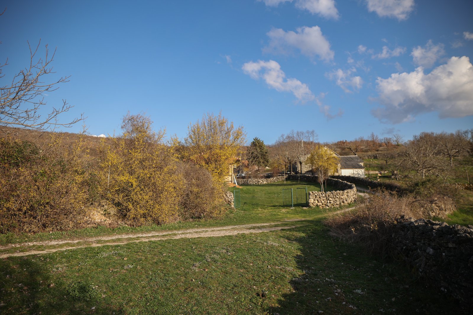 Kućica na obali Bilećkog jezera