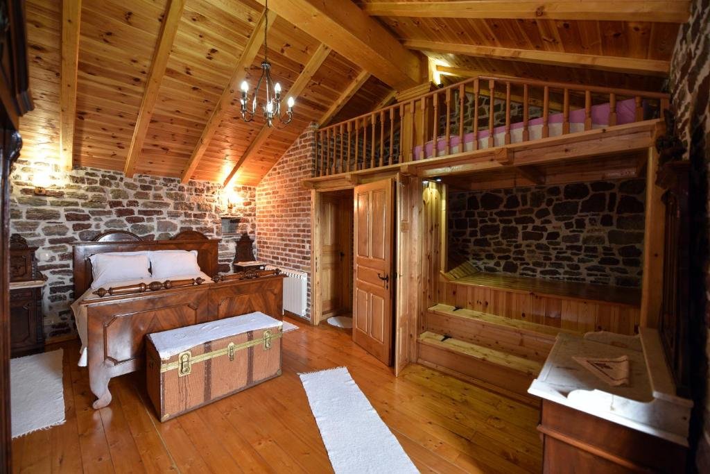 Tradicionalne kamene vile sa mediteranskim šarmom – Tivat