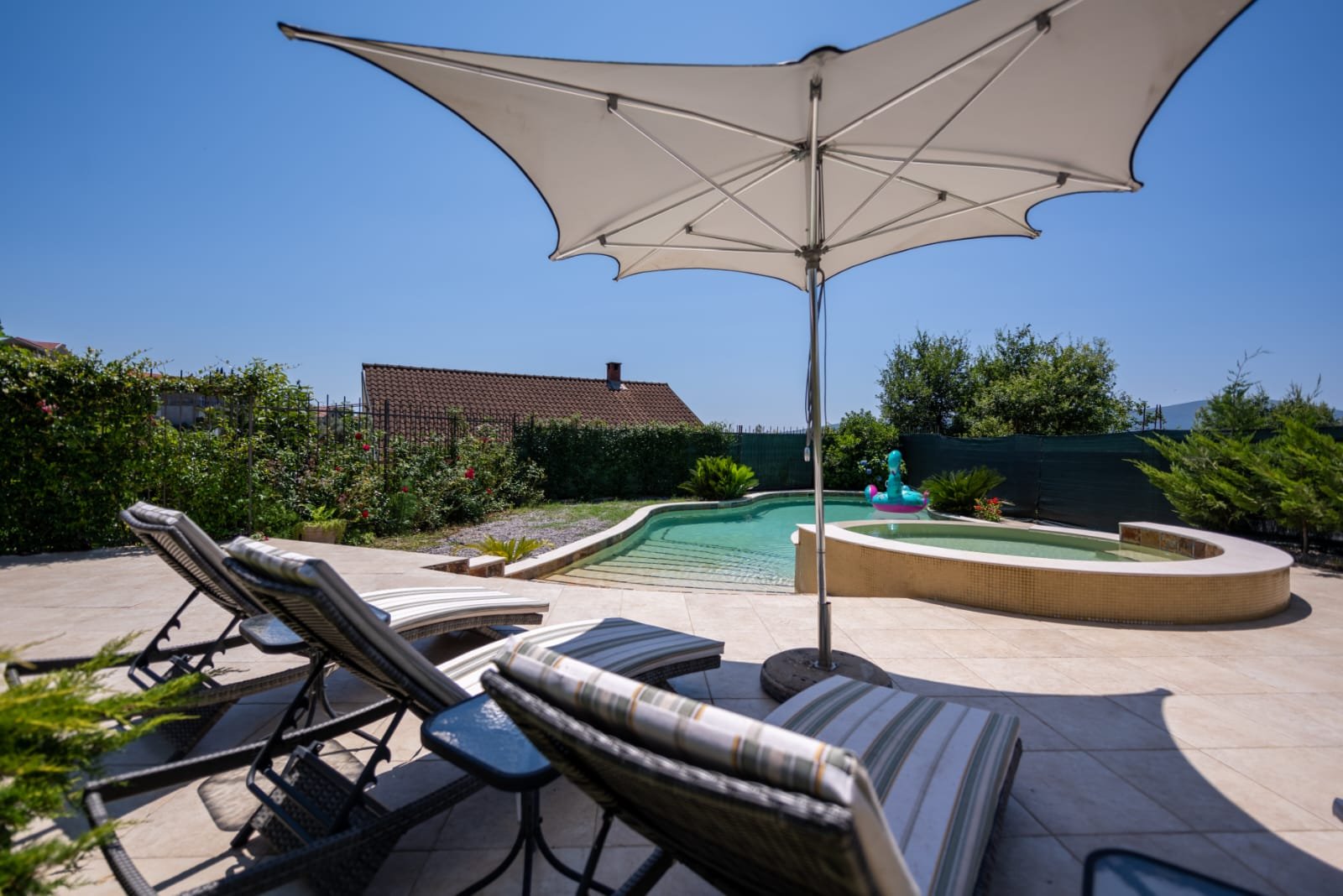 Višenamjenska kuća sa bazenom – Mažina, Tivat