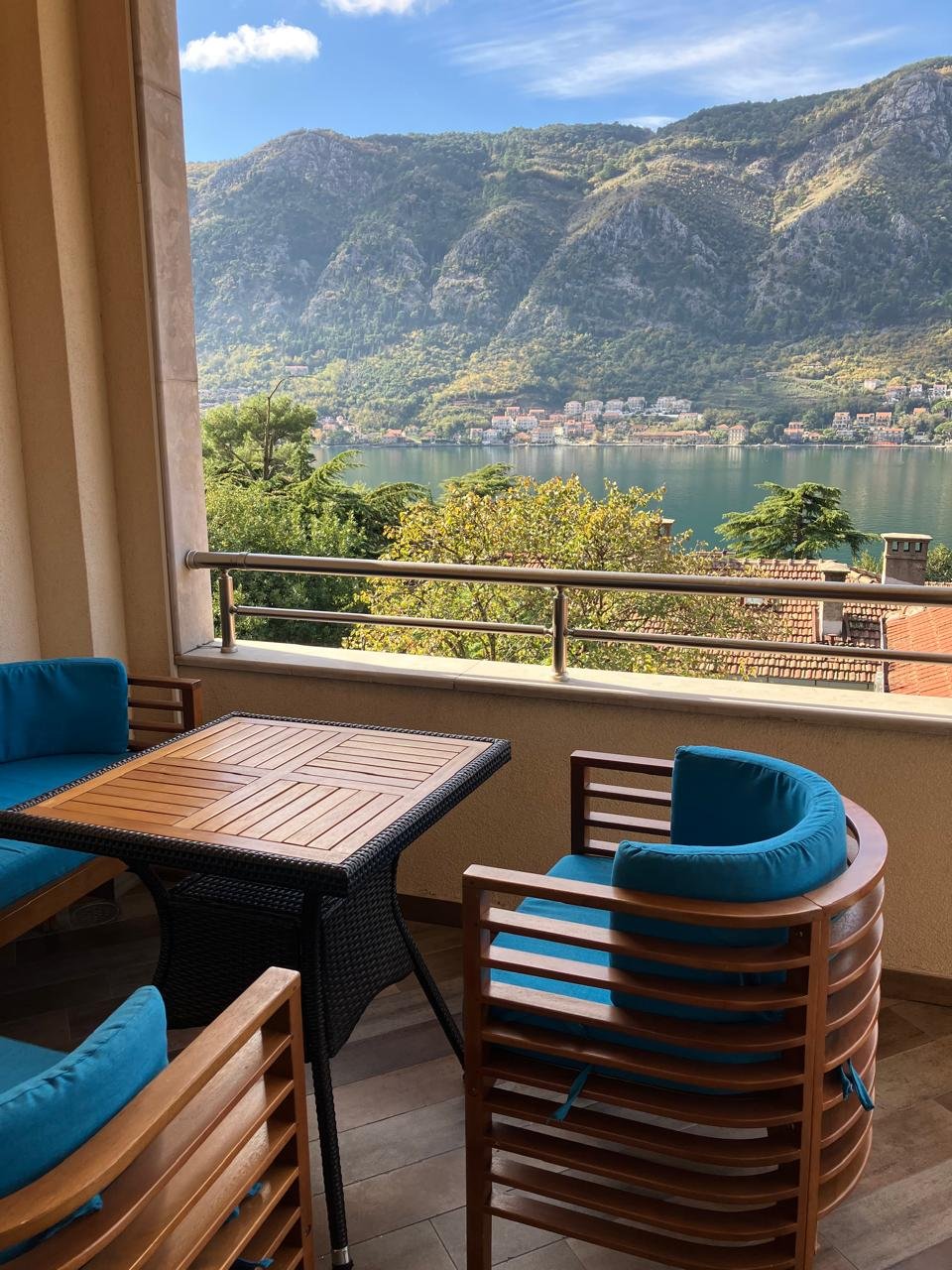 Na prodaju – Trosoban stan 108 m², Zlatne Njive, Kotor